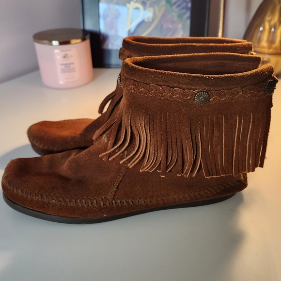 Minnetonka Moccasins 292 - Women's High Top Fringe Boot - Dusty Brown Suede - Picture 5 of 15